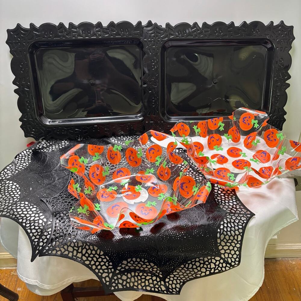 Halloween Plastic Serving Trays (2), Plastic Serving Bowls (2), Place Mats (2)